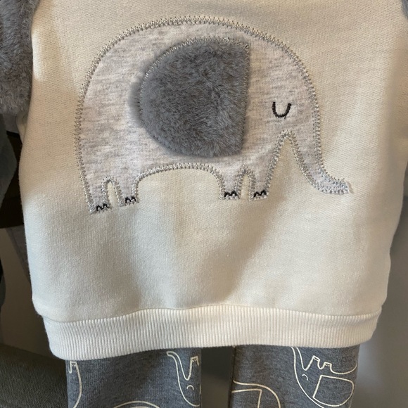 NEVER WORN BABY SWEATSUITS - Picture 4 of 10